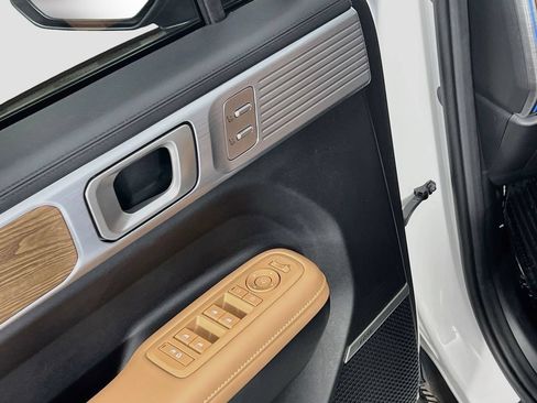 Certified 2025 Hyundai Santa Fe Limited AWD/4WD image 18