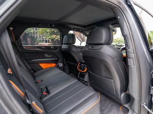 Used 2025 Bentley Bentayga AWD/4WD image 20