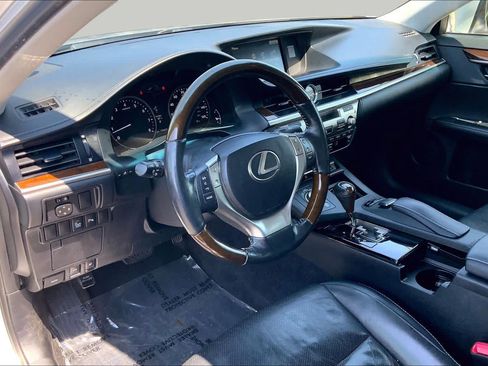 Used 2014 Lexus ES 350 w/ Luxury Package FWD image 17
