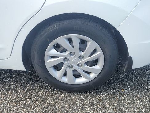 Used 2020 Hyundai Elantra SE FWD image 9
