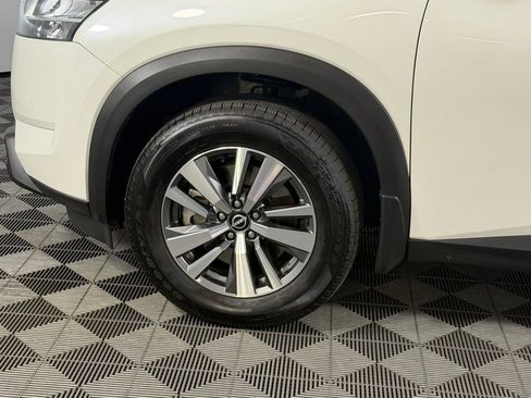 Used 2024 Nissan Pathfinder SL FWD image 14
