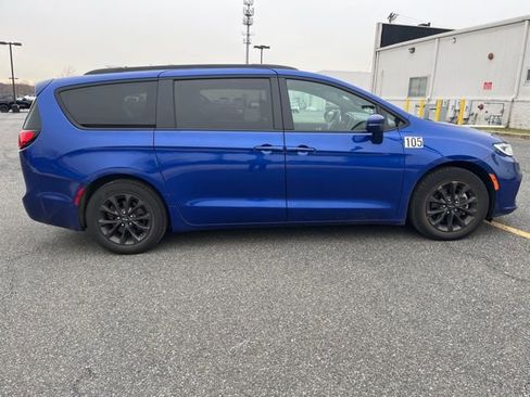 Used 2021 Chrysler Pacifica Touring w/ S Appearance Package image 6