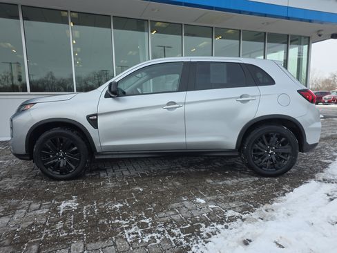 Used 2025 Mitsubishi Outlander Sport ES image 2