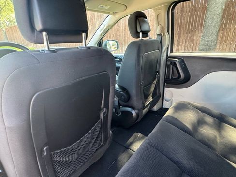 Used 2018 Dodge Grand Caravan SE w/ UConnect Hands-Free Group FWD image 25