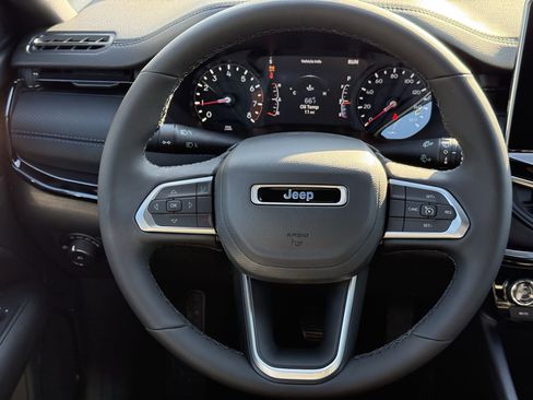 New 2026 Jeep Compass Latitude image 12