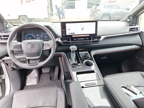 Used 2025 Toyota Sienna XSE image 19