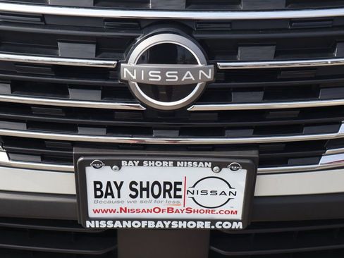 Certified 2025 Nissan Rogue SV AWD/4WD image 36