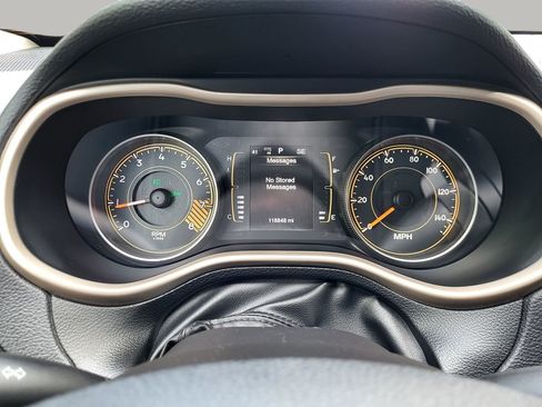 Used 2015 Jeep Cherokee Latitude w/ Cold Weather Group AWD/4WD image 25