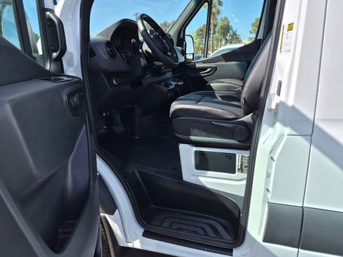 Used 2025 Mercedes-Benz Sprinter 2500 image 26