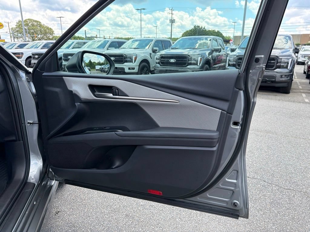 Used 2026 Toyota Camry SE FWD image 23