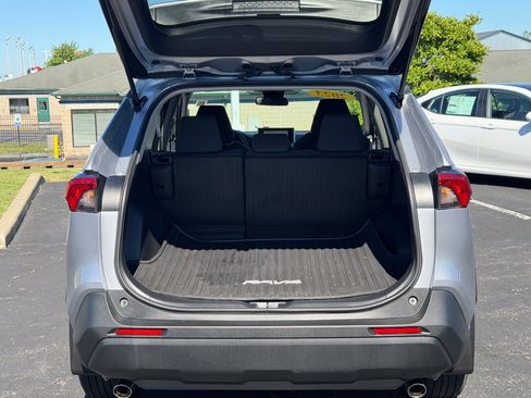 Certified 2023 Toyota RAV4 LE AWD/4WD image 4