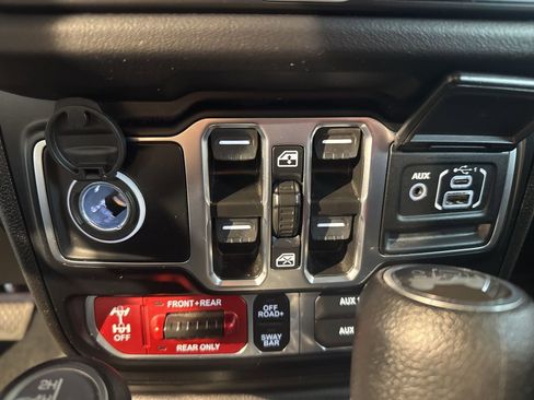 Used 2024 Jeep Wrangler Rubicon image 29