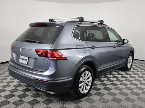 Used 2018 Volkswagen Tiguan SE AWD/4WD image 2