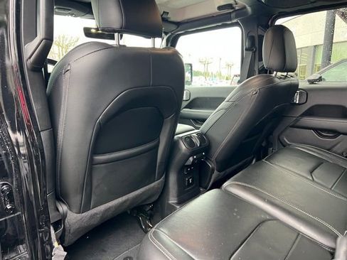 Used 2022 Jeep Wrangler Unlimited Sahara image 9