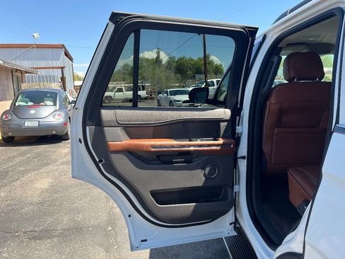Used 2018 Ford Expedition XLT w/ Equipment Group 202A RWD image 31