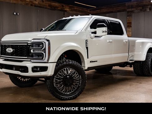 Used 2026 Ford F450 Platinum w/ FX4 Off-Road Package image 4