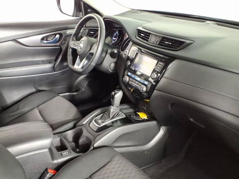Used 2019 Nissan Rogue SV FWD image 8