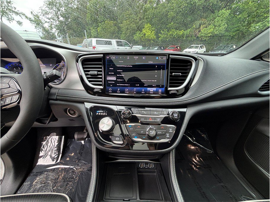 Used 2024 Chrysler Pacifica Limited w/ S Appearance Package AWD/4WD image 11