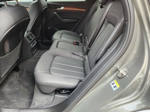 Used 2023 Audi Q5 2.0T Premium w/ Convenience Package AWD/4WD image 28