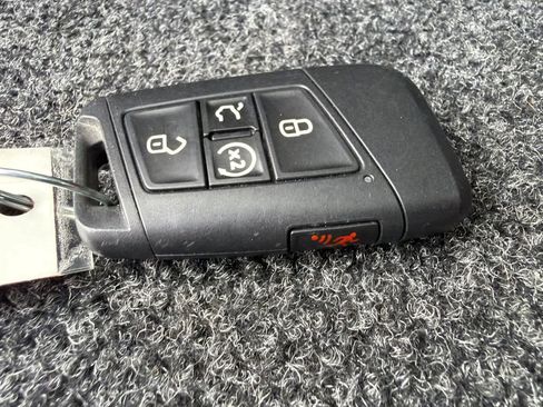 Used 2025 Volkswagen Taos SE w/ Panoramic Sunroof Package AWD/4WD image 20