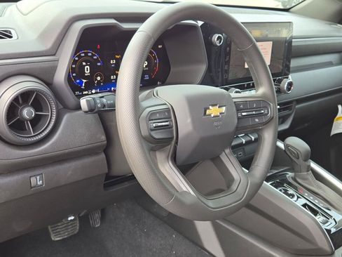 Used 2025 Chevrolet Colorado W/T image 19