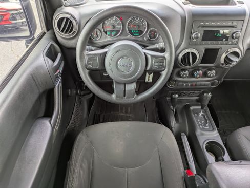 Used 2016 Jeep Wrangler Unlimited Sport image 4