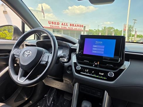 Used 2024 Toyota Corolla Cross AWD Hybrid w/ Moonroof Package image 13