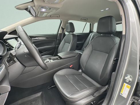 Used 2018 Buick Regal Essence w/ Driver Confidence Package #1 AWD/4WD image 13