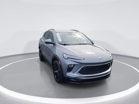 Used 2024 Buick Encore GX Sport Touring image 2