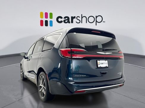 Used 2022 Chrysler Pacifica Limited AWD/4WD image 3