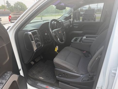 Used 2018 Chevrolet Silverado 1500 LT w/ LPO, Essentials Package AWD/4WD image 10