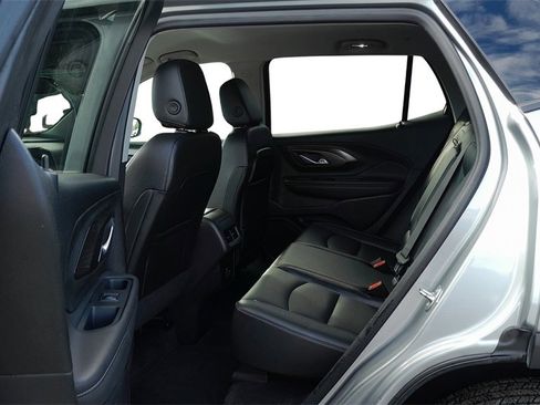 Used 2024 GMC Terrain SLT image 30