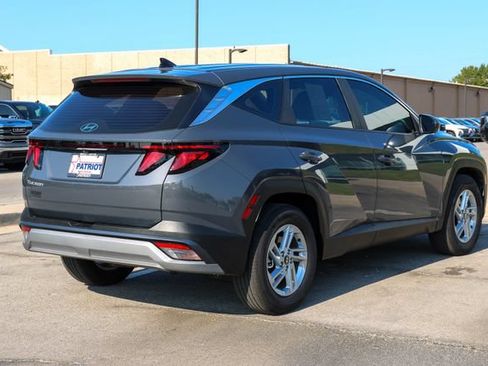 Certified 2026 Hyundai Tucson SE FWD image 3