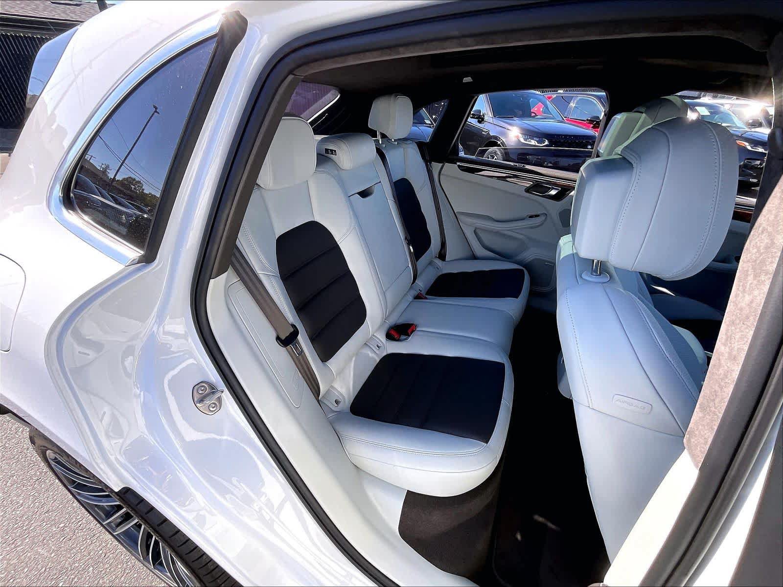 Used 2021 Porsche Macan Turbo AWD/4WD image 31