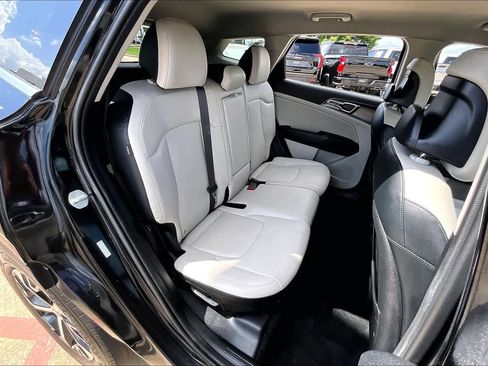 Used 2024 Kia Sportage EX image 19