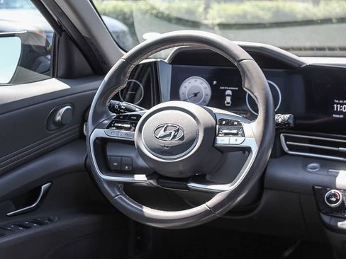 Used 2023 Hyundai Elantra SEL w/ Convenience Package FWD image 19