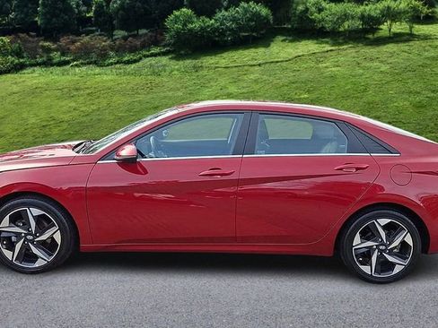 Used 2023 Hyundai Elantra Limited image 5