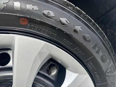 Used 2025 Toyota Corolla LE image 27