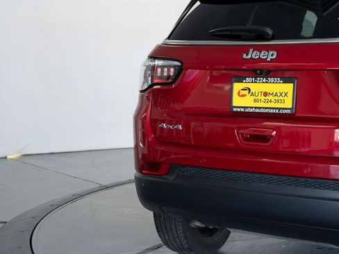 Used 2025 Jeep Compass Limited AWD/4WD image 7