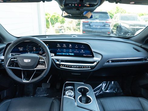 Used 2025 Cadillac Lyriq Sport AWD/4WD image 18