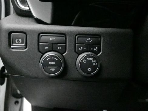Used 2023 Chevrolet Silverado 1500 LT AWD/4WD image 13