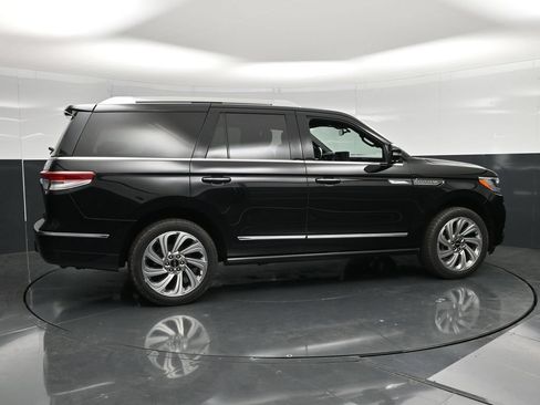 Used 2024 Lincoln Navigator Premiere AWD/4WD image 4