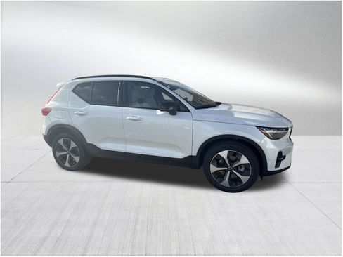New 2026 Volvo XC40 B5 Plus w/ Protection Package Premier image 3