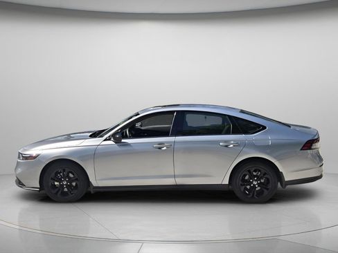 Certified 2025 Honda Accord SE image 5