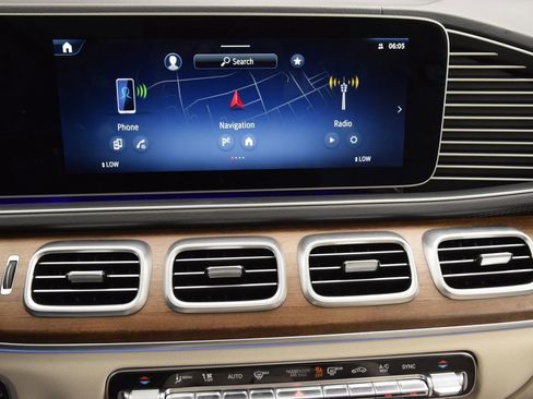 Used 2025 Mercedes-Benz GLS 450 4MATIC image 32