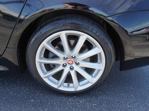 Used 2016 Jaguar XJ R-Sport RWD image 40