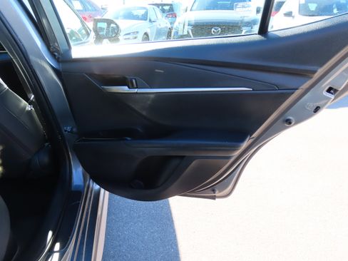 Used 2025 Toyota Camry SE image 12