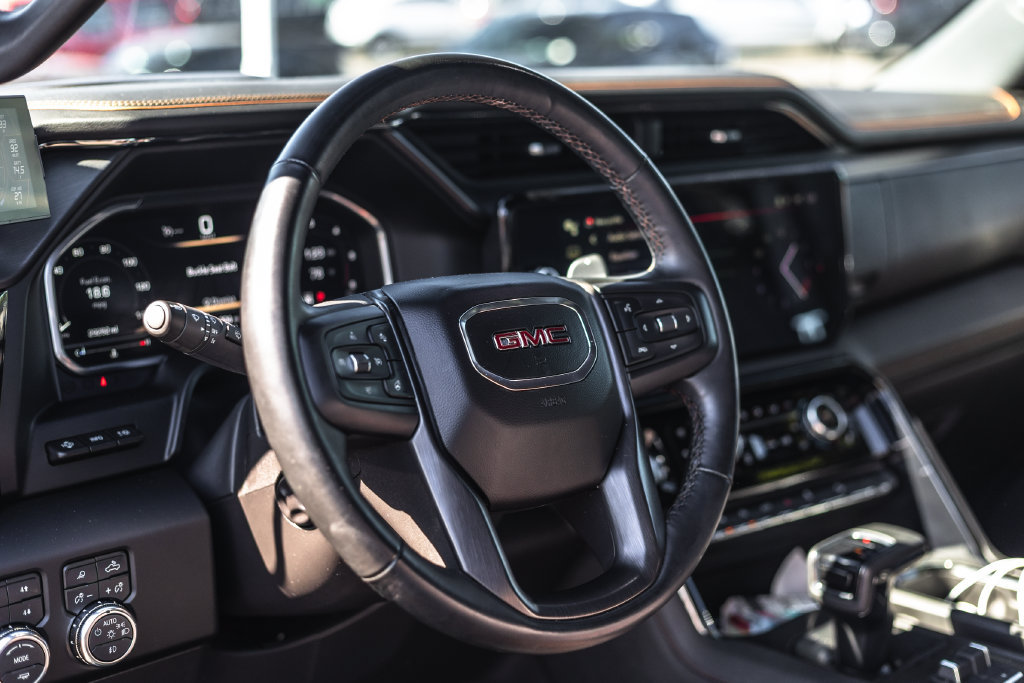 Used 2024 GMC Sierra 1500 AT4 w/ Technology Package AWD/4WD image 9