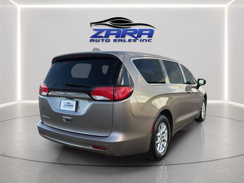 Used 2017 Chrysler Pacifica Touring FWD image 7