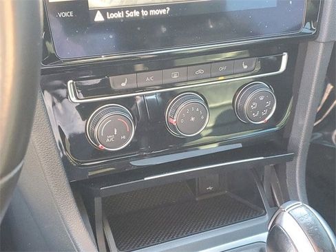 Used 2019 Volkswagen GTI SE image 24